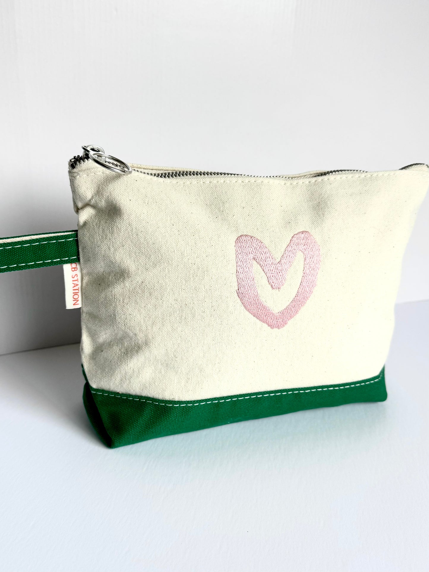 carrie song x tms heart travel pouch (green w/ lt pink)